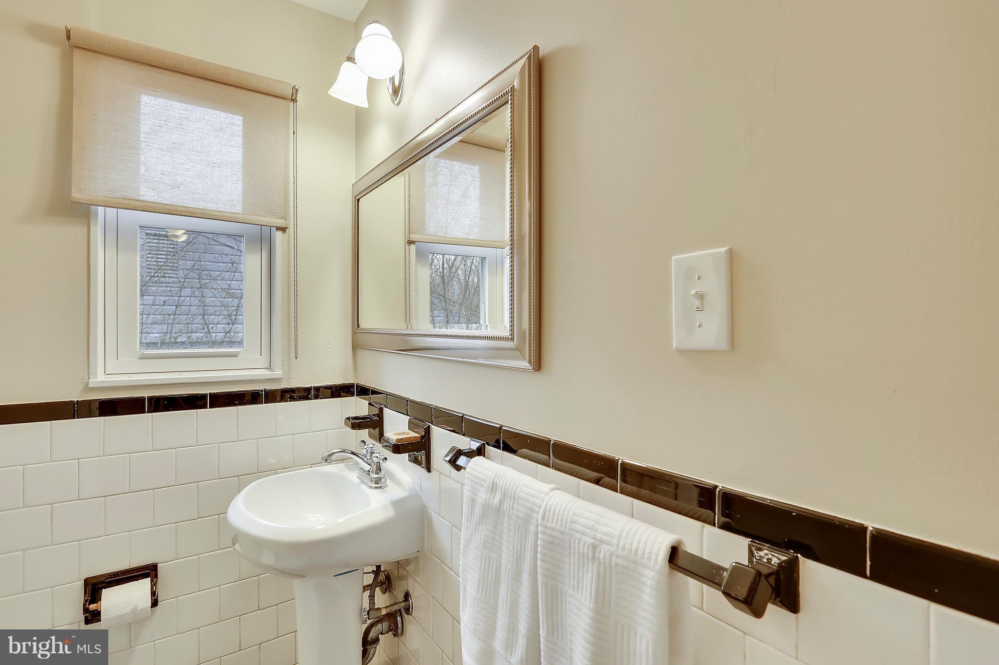 4717 Oxbow Road Rockville, MD 20852 - Photo 9 of 30 Hall Bath.