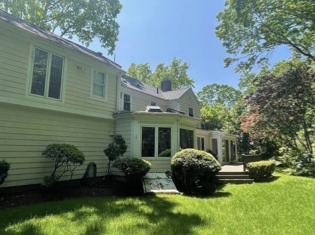 124 Pilgrim Road Wellesley, MA 02481 - Photo 7 of 24