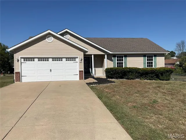 $280,000 | 405 Excalibur Boulevard, Troy, MO 63379