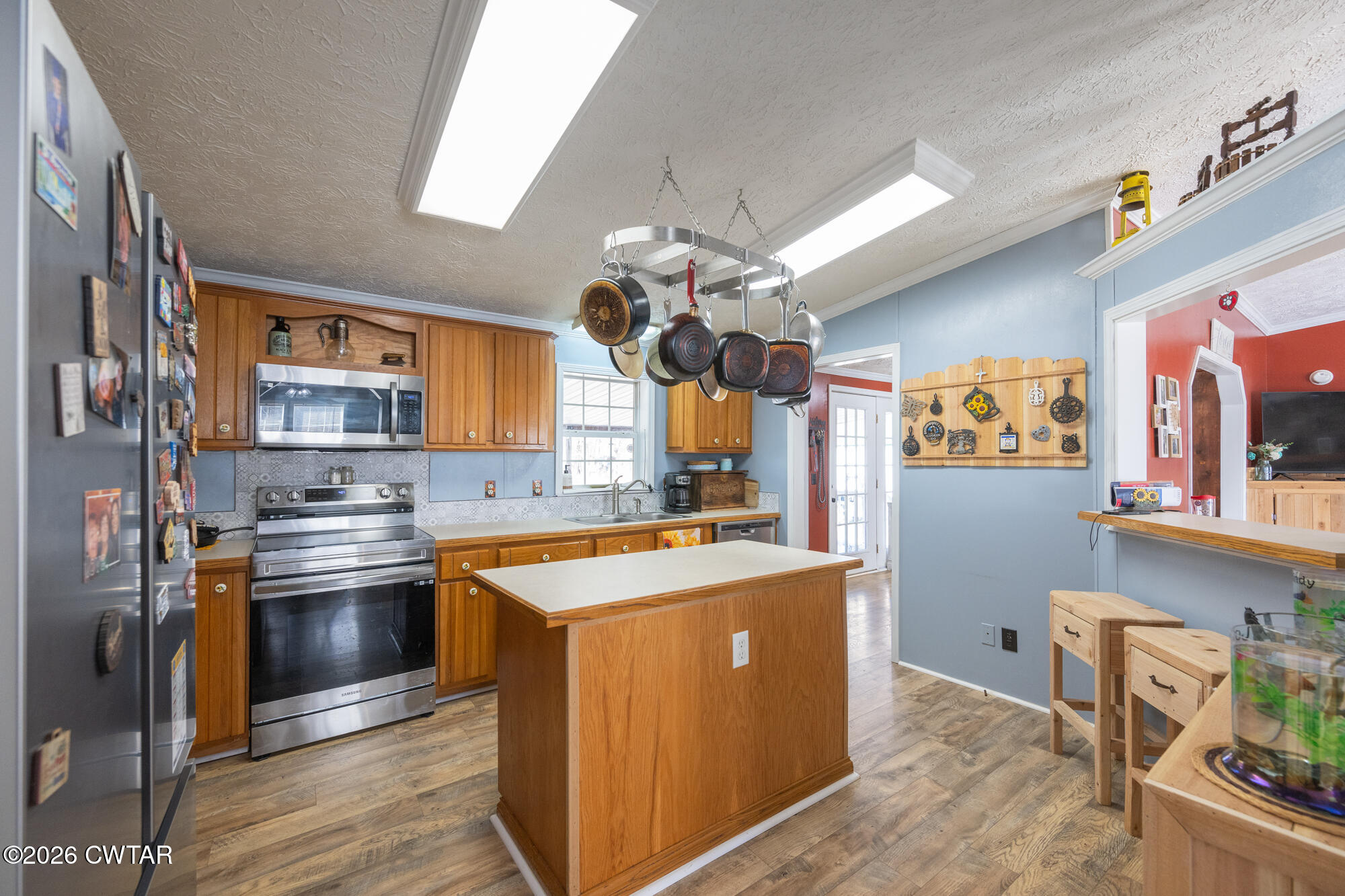 419 Hughes Road East Jackson, TN 38305 - Photo 16 of 39 a kitchen that has a lot of cabinets in it
