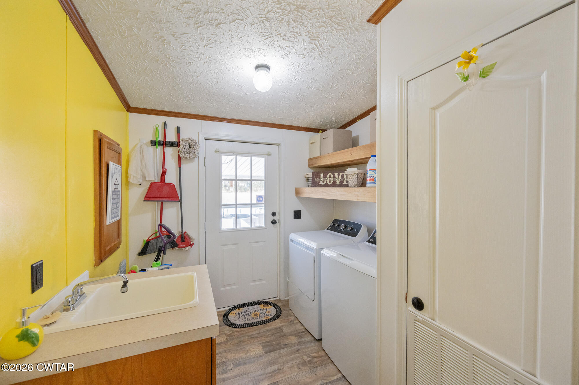 419 Hughes Road East Jackson, TN 38305 - Photo 29 of 39 a bathroom with a sink vanity mirror bathtub and toilet