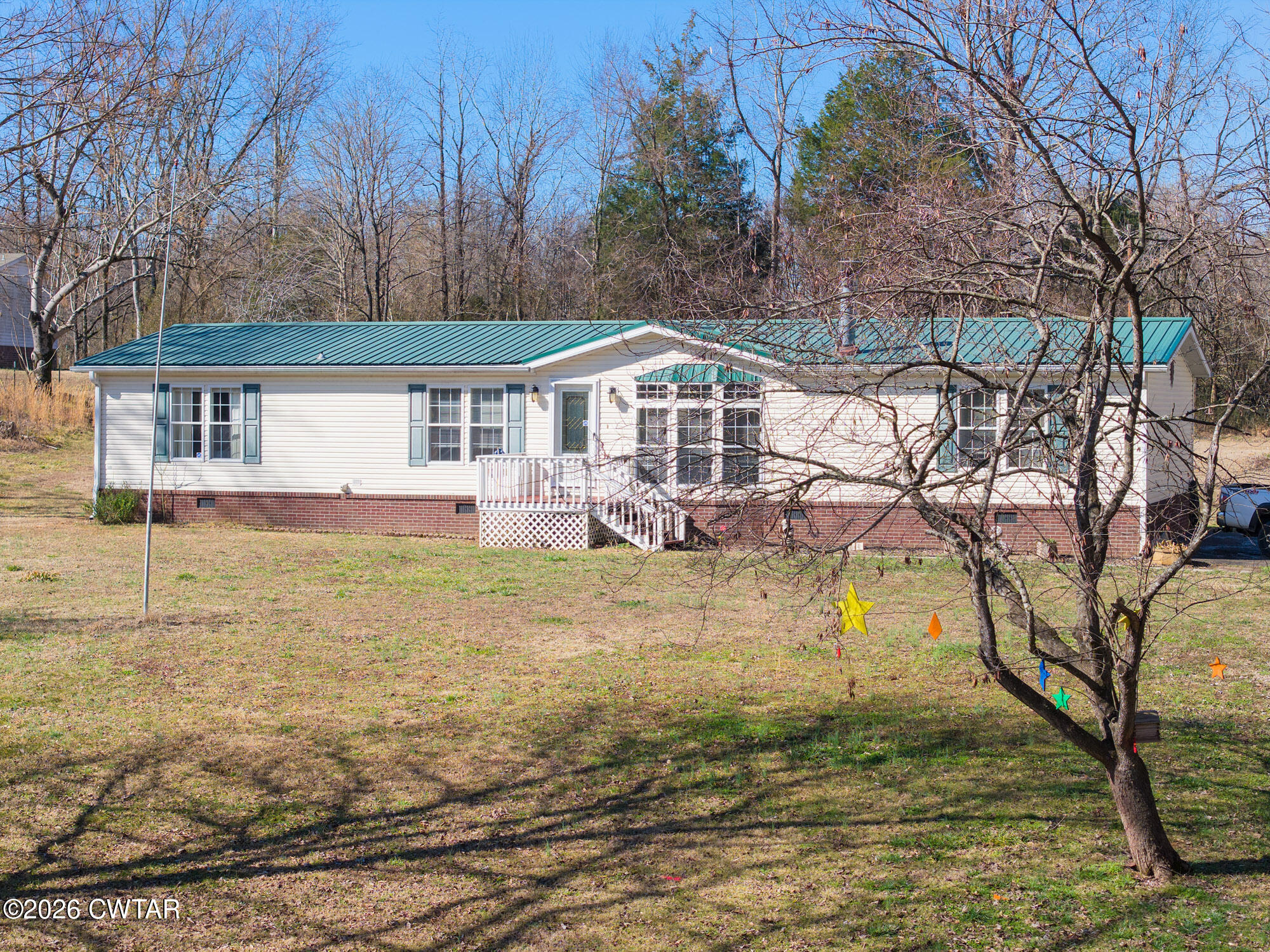 419 Hughes Road East Jackson, TN 38305 - Photo 5 of 39 a front view of a house with garden