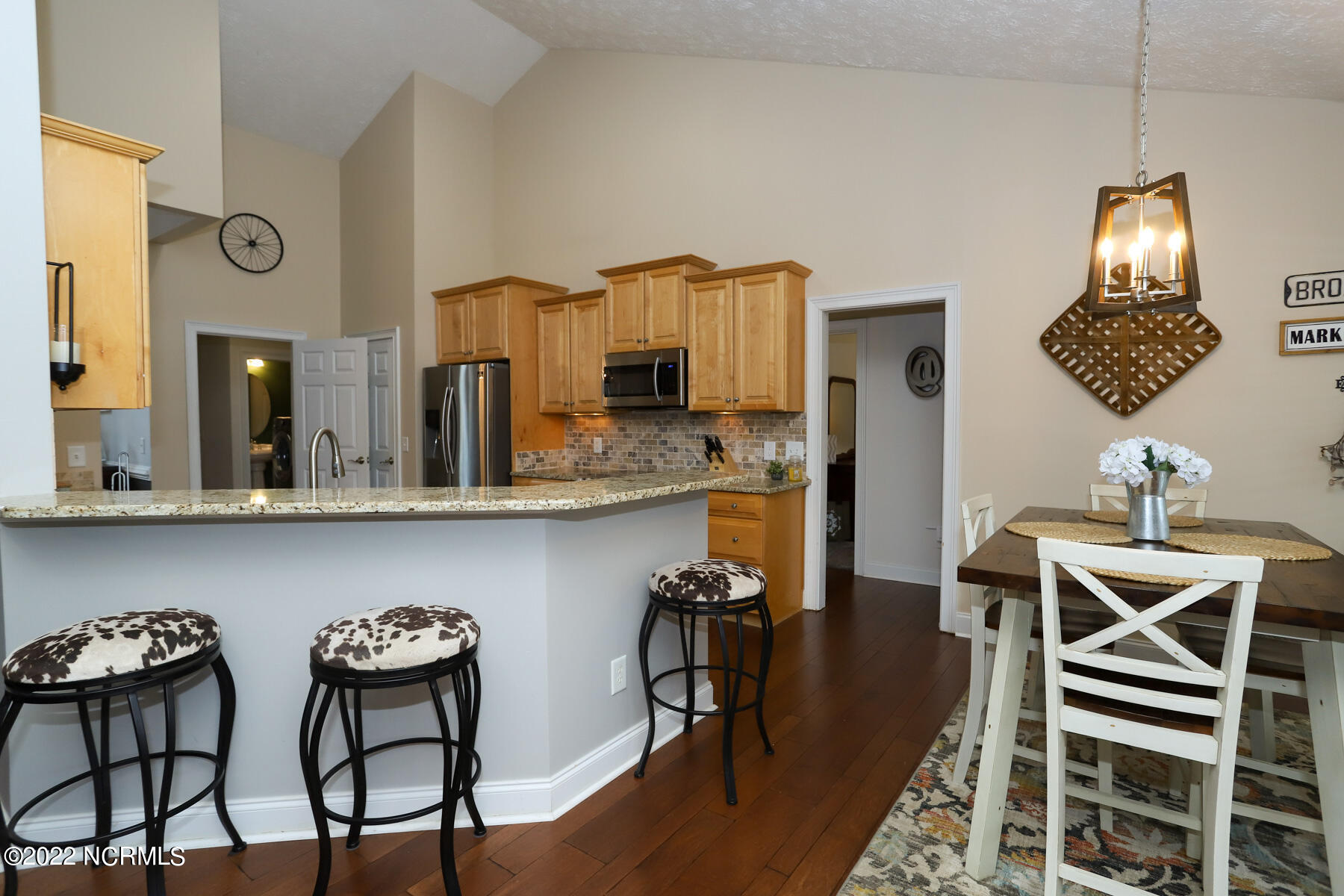 6 St Georges Drive Pinehurst, NC 28374 - Photo 9 of 33 kitchen1 breakfast bar