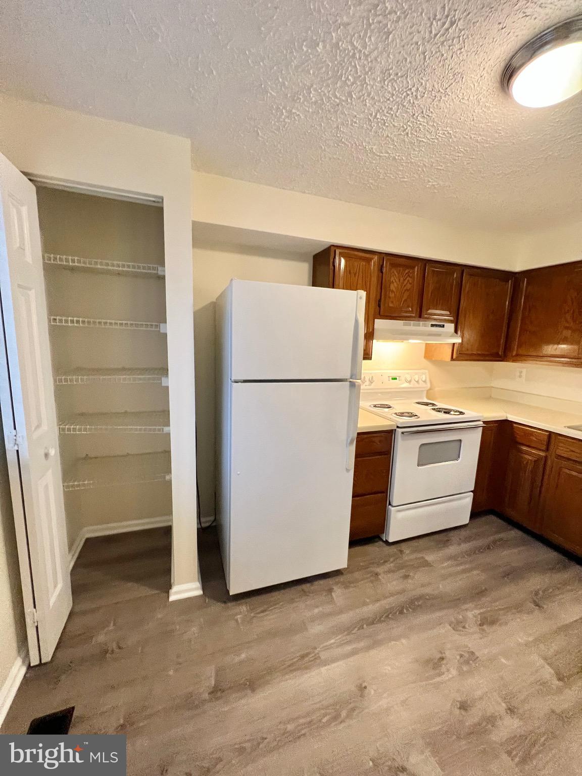 10129 Shelldrake Circle Damascus, MD 20872 - Photo 14 of 39 a kitchen with a refrigerator and a stove