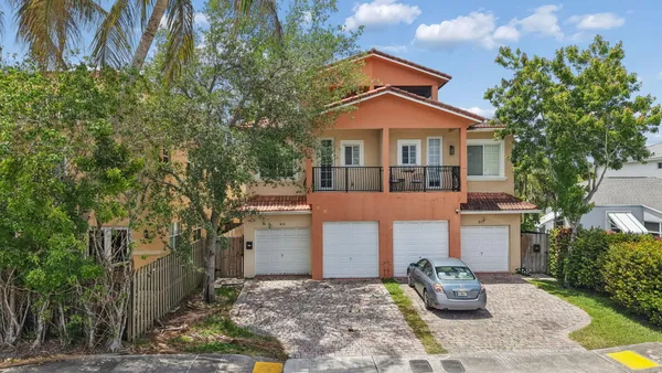 $818,000 | 819 Southwest 7th Avenue, Fort Lauderdale, FL 33315