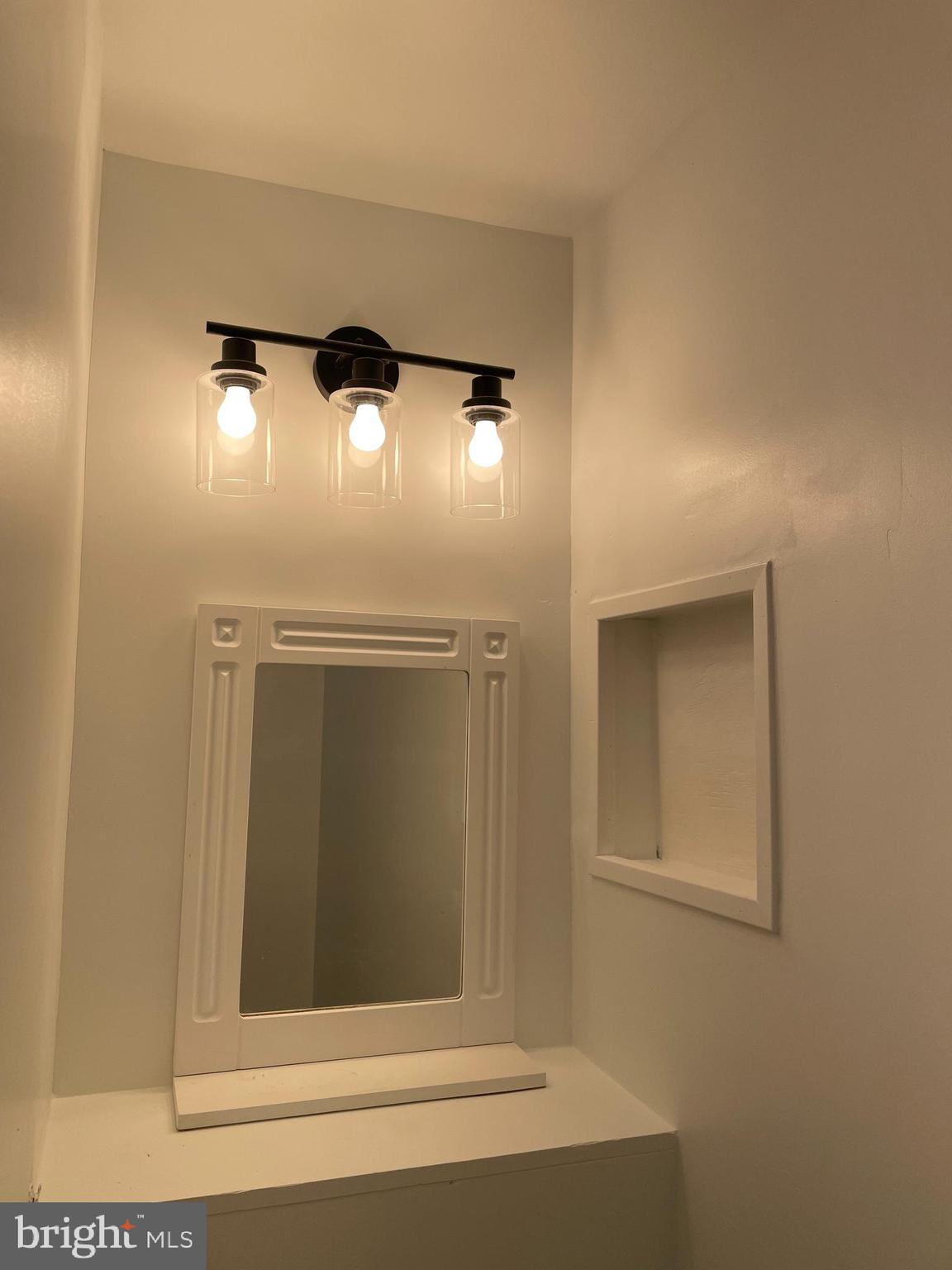 8018 Sinclair Mill Road Manassas, VA 20112 - Photo 3 of 10 a view of entryway