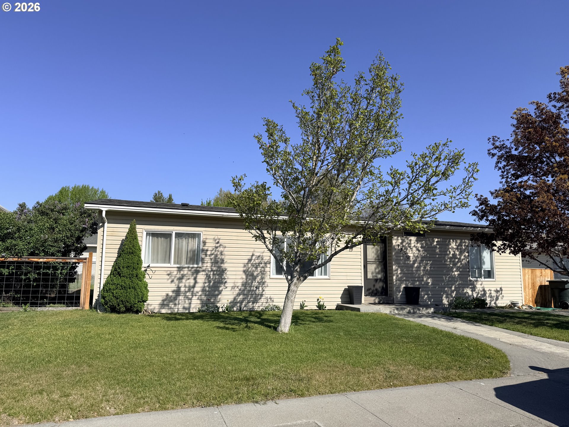 1330 West Sunland Avenue Hermiston, OR 97838 - Photo 1 of 23 front view of house with a yard