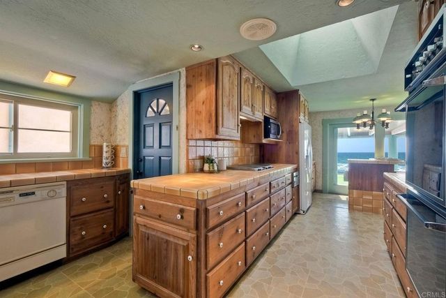 $7,990,000 | 1931 South Pacific Street, Oceanside, CA 92054