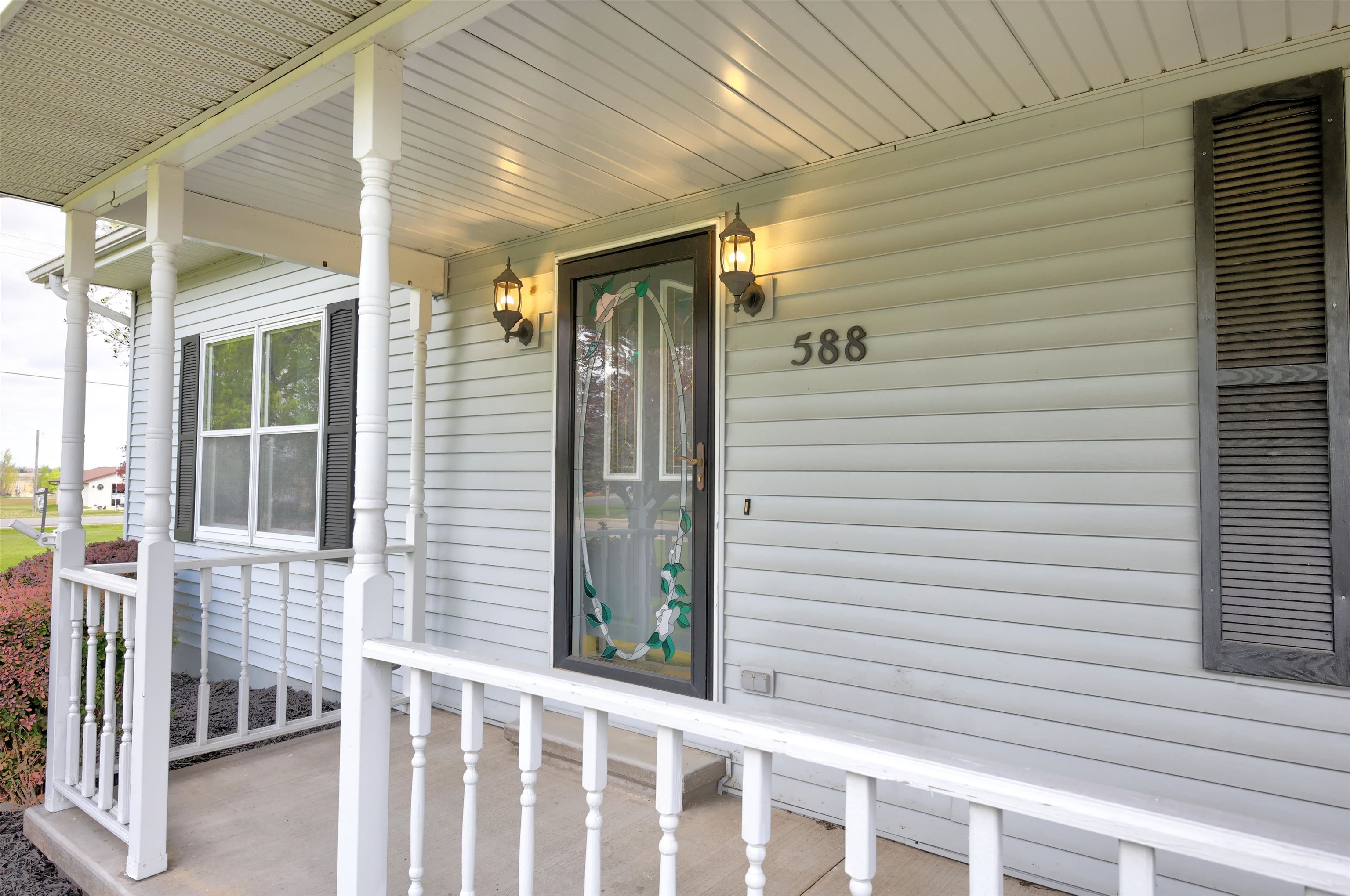 588 Ann Court Berlin, WI 54923 - Photo 3 of 43