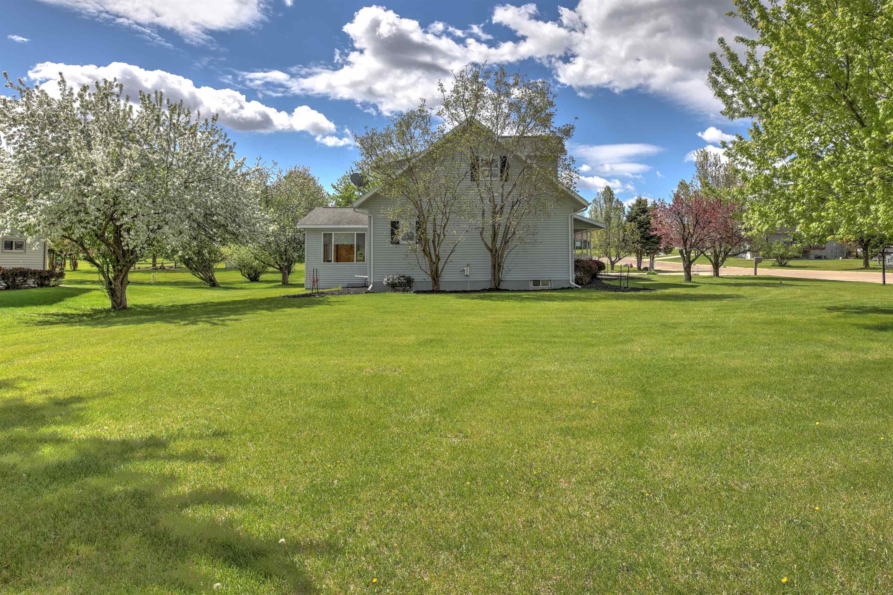 588 Ann Court Berlin, WI 54923 - Photo 5 of 43