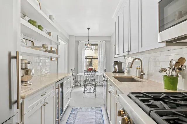 $825,000 | 205 East 78th Street, Unit 20A | Upper East Side