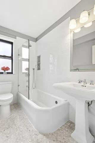 $825,000 | 205 East 78th Street, Unit 20A | Upper East Side