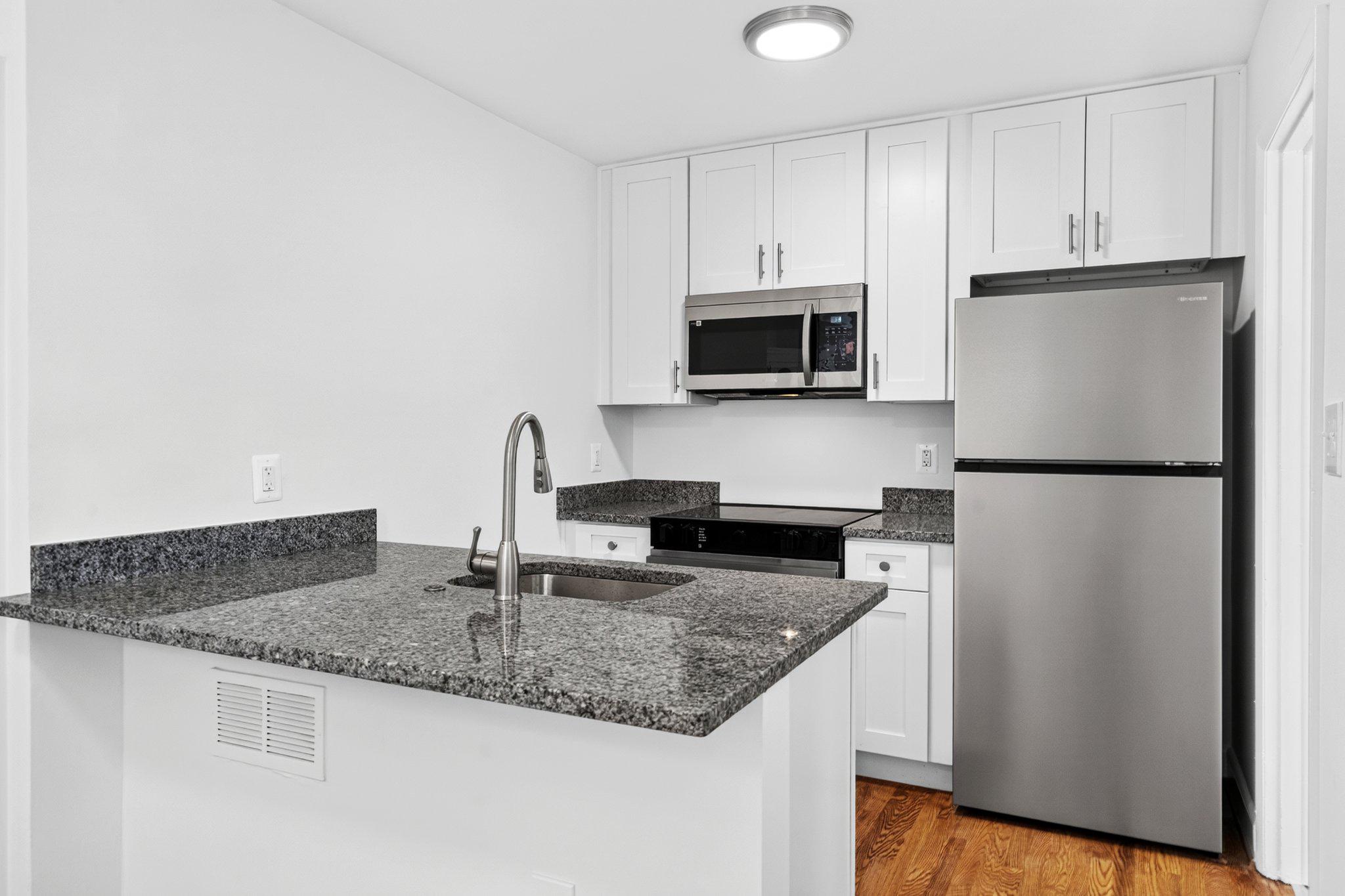 1607 West Braddock Road Alexandria, VA 22302 - Photo 4 of 33 Kitchen