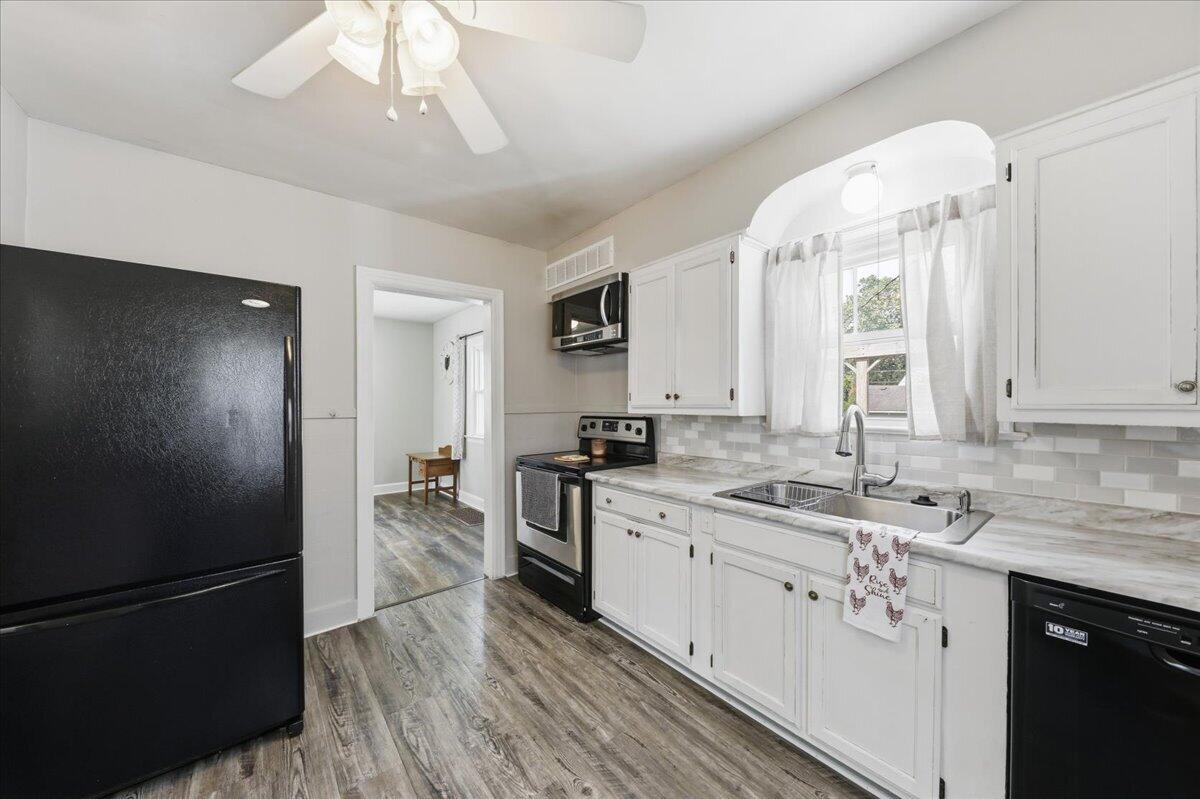 2148 Broadway Street Springfield, OH 45504 - Photo 14 of 55 17-Kitchen