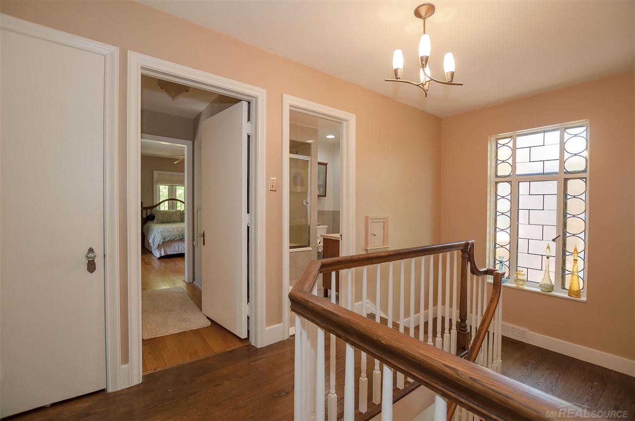 323 Moran Road Grosse Pointe, MI 48236 - Photo 18 of 33 31348932-17.JPG