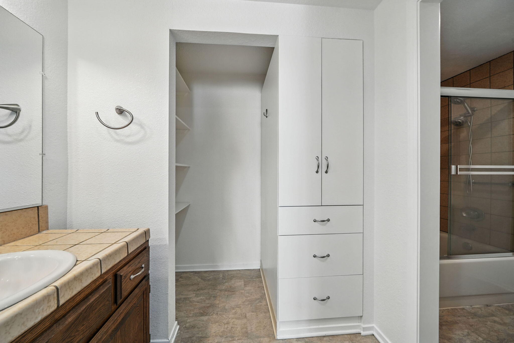 488 Ridgecrest Trail, Unit 133 Redding, CA 96003 - Photo 21 of 30 Primary Bathroom