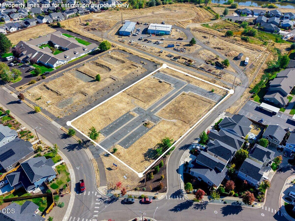 220 Suncrest Road Talent, OR 97540 - Photo 4 of 17 Gallery Image 4