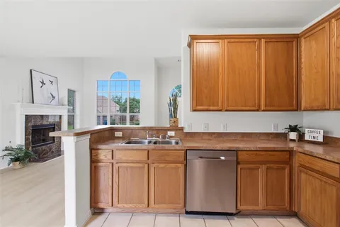 $340,000 | 519 Mattie Lane, Lake Dallas, TX 75065
