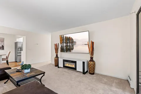 $159,900 | 4407 Wilshire Boulevard, Unit 305, Mound, MN 55364