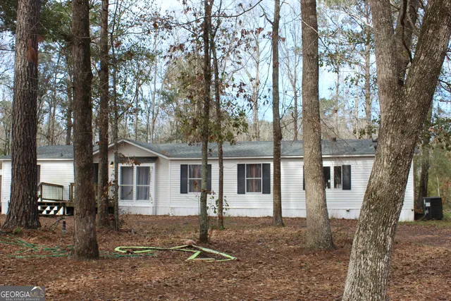 a view of a yard in front of a house