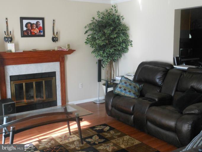 2340 Mitchellville Road Bowie, MD 20716 - Photo 4 of 12 Living Room