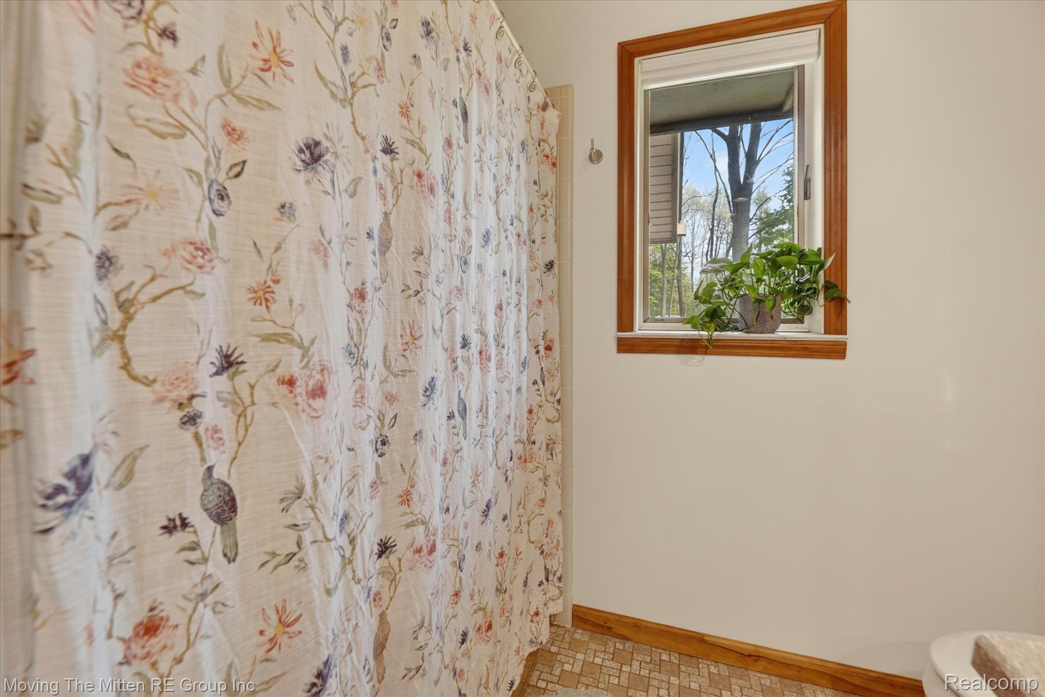 41825 Fret Road Belleville, MI 48111 - Photo 26 of 67 Bathroom featuring a shower with curtain and toilet