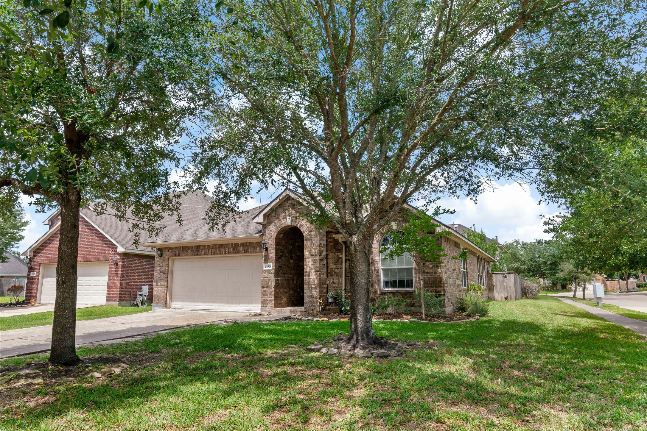 13601 May Pine Court Rosharon, TX 77583 - Photo 2 of 45