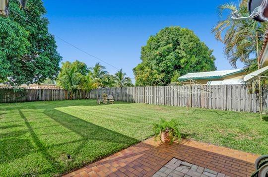 5440 Buchanan Street Hollywood, FL 33021 - Photo 22 of 34 a view of a backyard with wooden fence