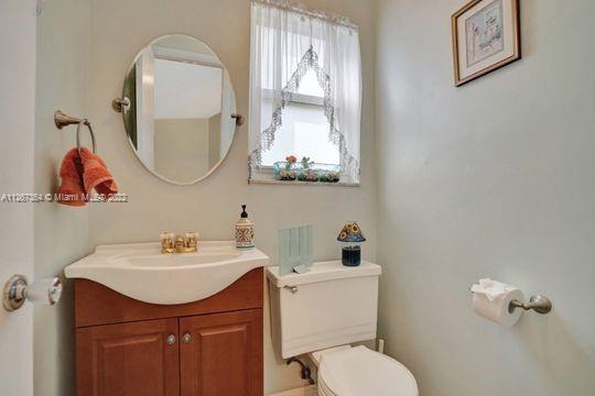5440 Buchanan Street Hollywood, FL 33021 - Photo 23 of 34 a bathroom with a toilet a sink and mirror