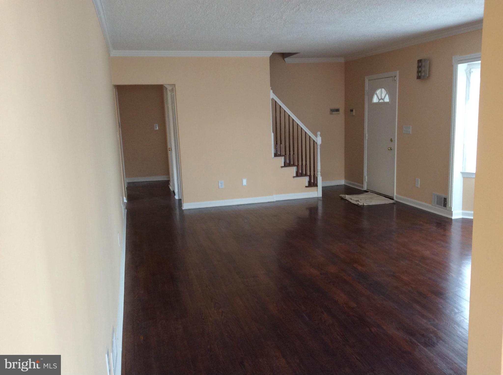 921 Ray Road Hyattsville, MD 20783 - Photo 17 of 26 Living Room