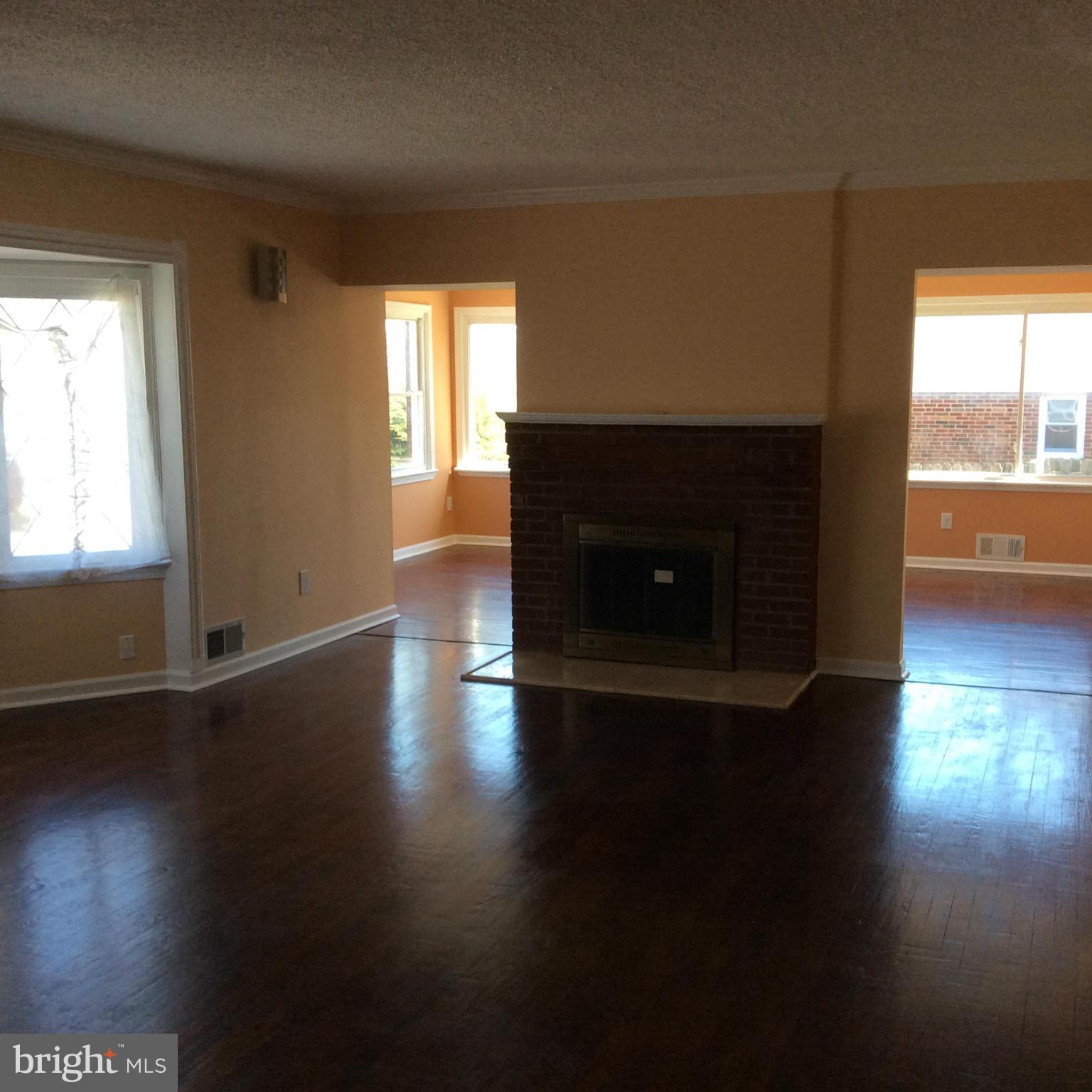 921 Ray Road Hyattsville, MD 20783 - Photo 4 of 26 Living Room