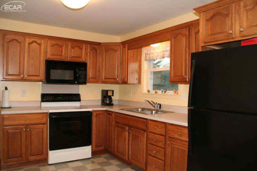 6575 Lahring Road Holly, MI 48442 - Photo 11 of 26 21236878-10.JPG