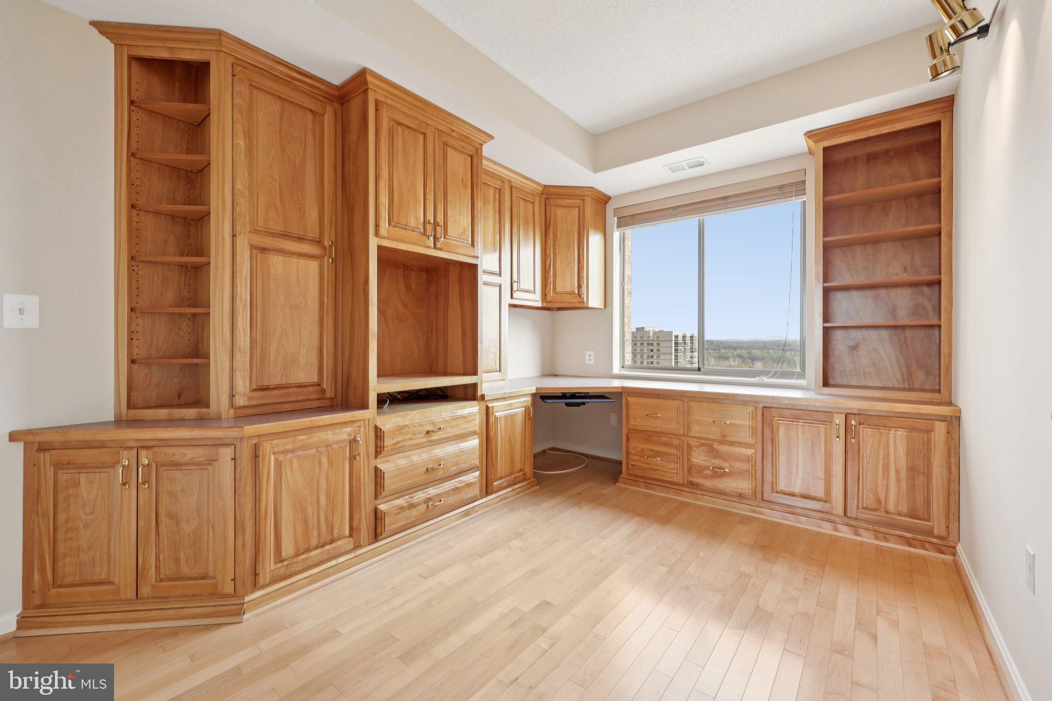 19375 Cypress Ridge Terrace, Unit 1111 Leesburg, VA 20176 - Photo 18 of 35 a large kitchen with granite countertop a sink