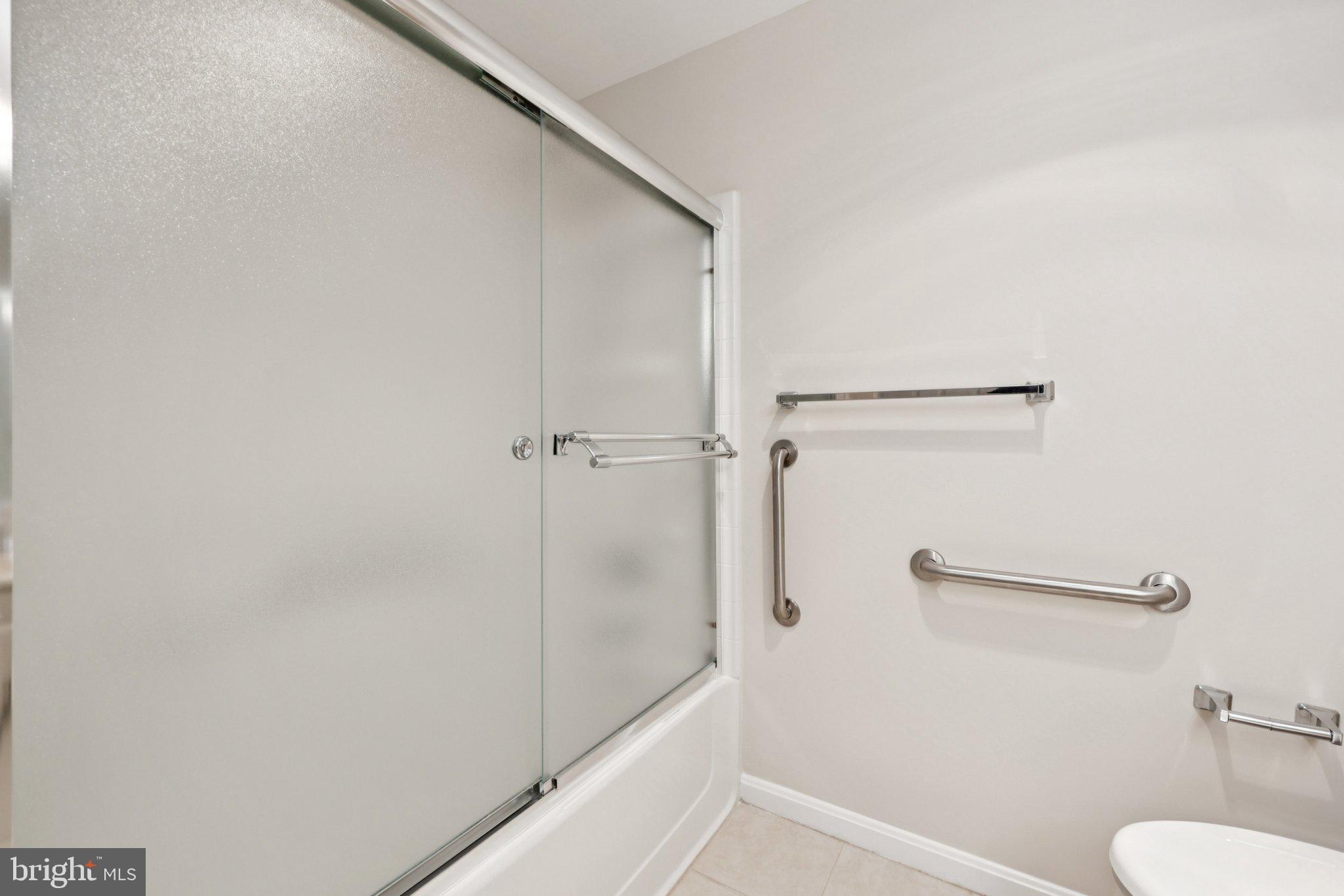 19375 Cypress Ridge Terrace, Unit 1111 Leesburg, VA 20176 - Photo 21 of 35 a bathroom with a shower and toilet