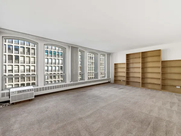 $1,600 | 1400 East 55th Place, Unit 703S, Chicago, IL 60637