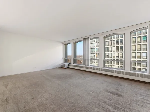 $1,600 | 1400 East 55th Place, Unit 703S, Chicago, IL 60637