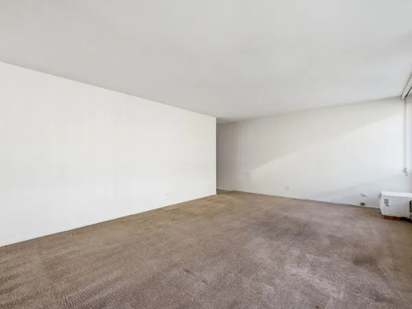 $1,600 | 1400 East 55th Place, Unit 703S, Chicago, IL 60637