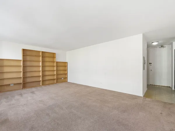 $1,600 | 1400 East 55th Place, Unit 703S, Chicago, IL 60637