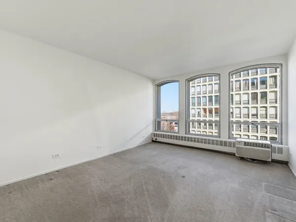 $1,600 | 1400 East 55th Place, Unit 703S, Chicago, IL 60637