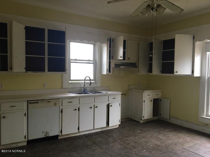 5022 Neuse Road Kinston, NC 28501 - Photo 6 of 8 kitchen