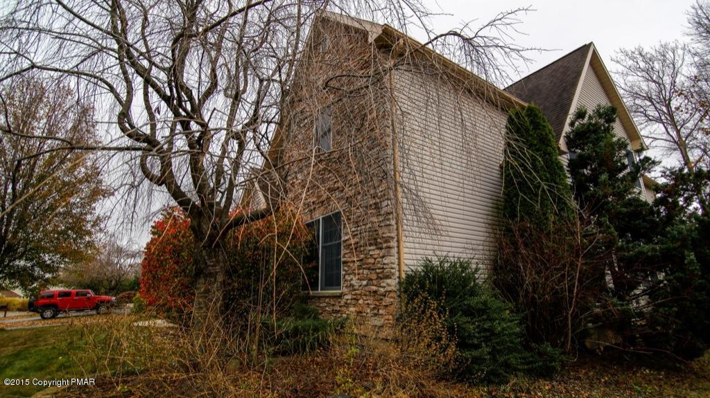 1760 Deer Path Road Easton, PA 18040 - Photo 2 of 29 02