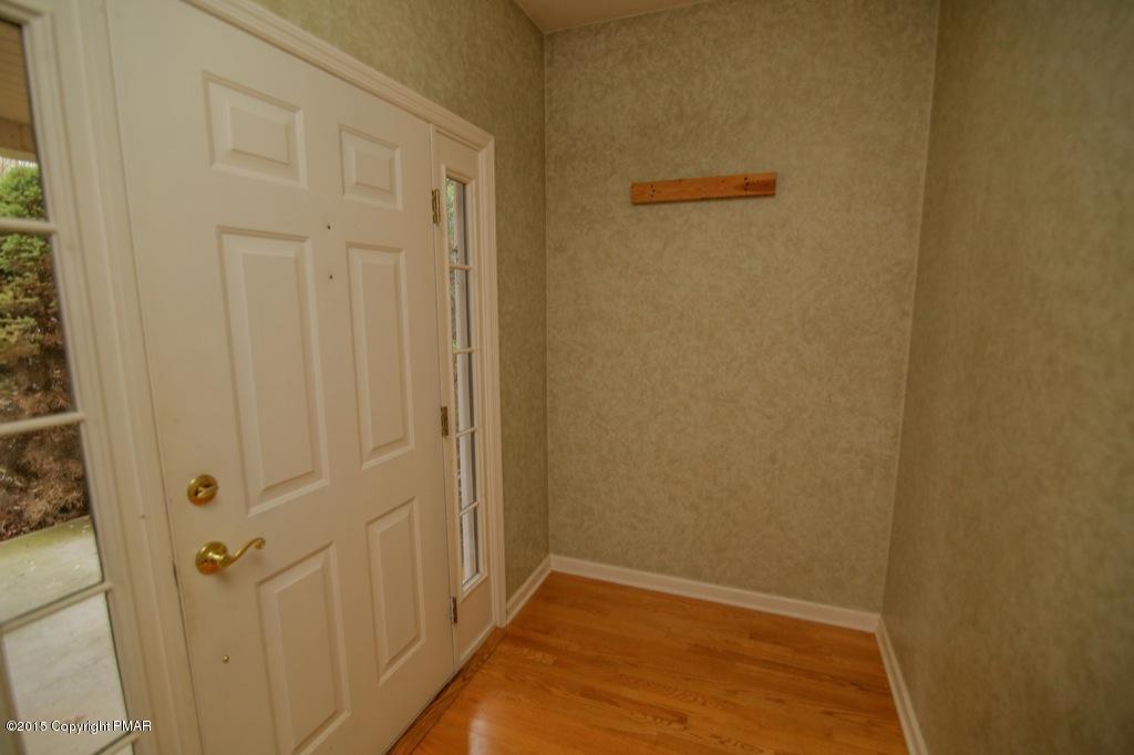 1760 Deer Path Road Easton, PA 18040 - Photo 3 of 29 03