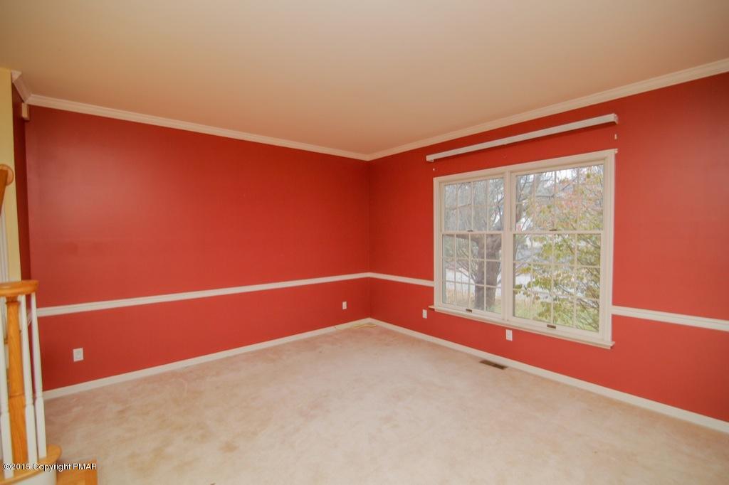 1760 Deer Path Road Easton, PA 18040 - Photo 4 of 29 04