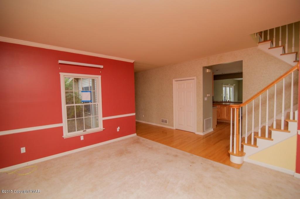 1760 Deer Path Road Easton, PA 18040 - Photo 5 of 29 05