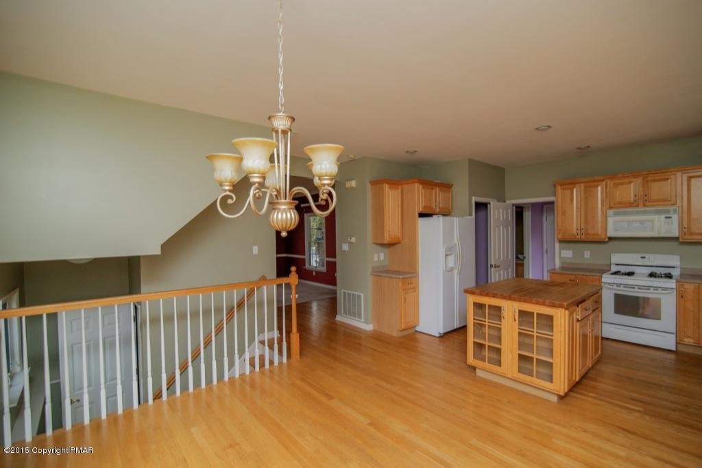 1760 Deer Path Road Easton, PA 18040 - Photo 7 of 29 07