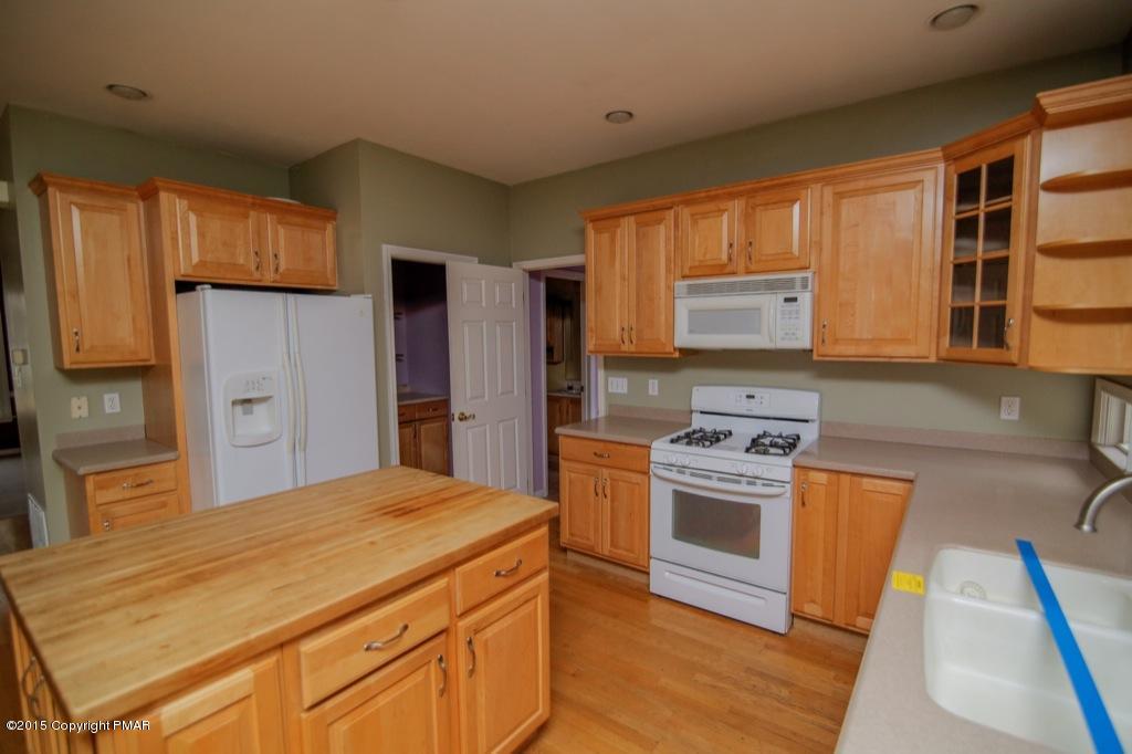 1760 Deer Path Road Easton, PA 18040 - Photo 8 of 29 08
