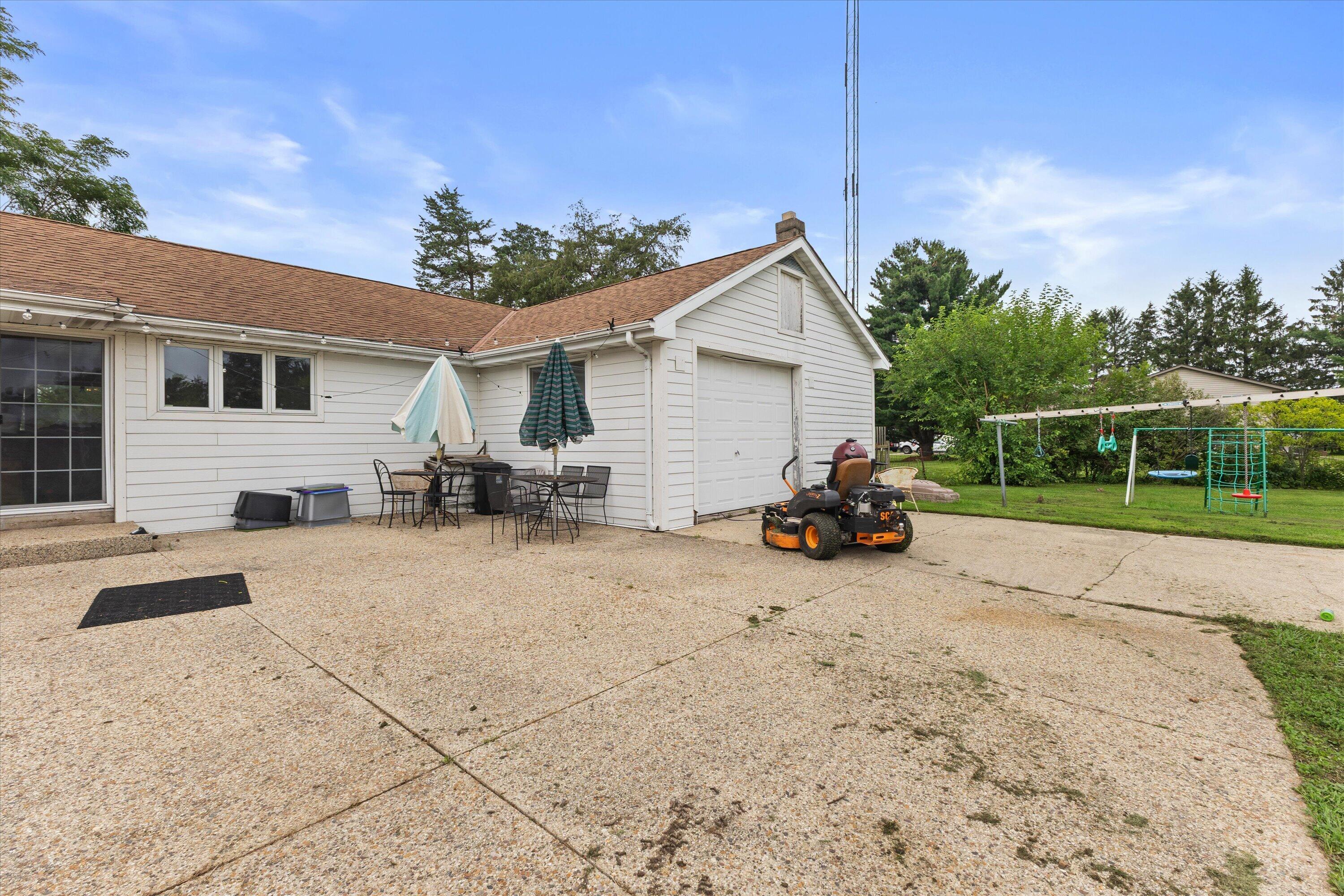 6335 Brever Road Burlington, WI 53105 - Photo 33 of 42 Room for Entertaining