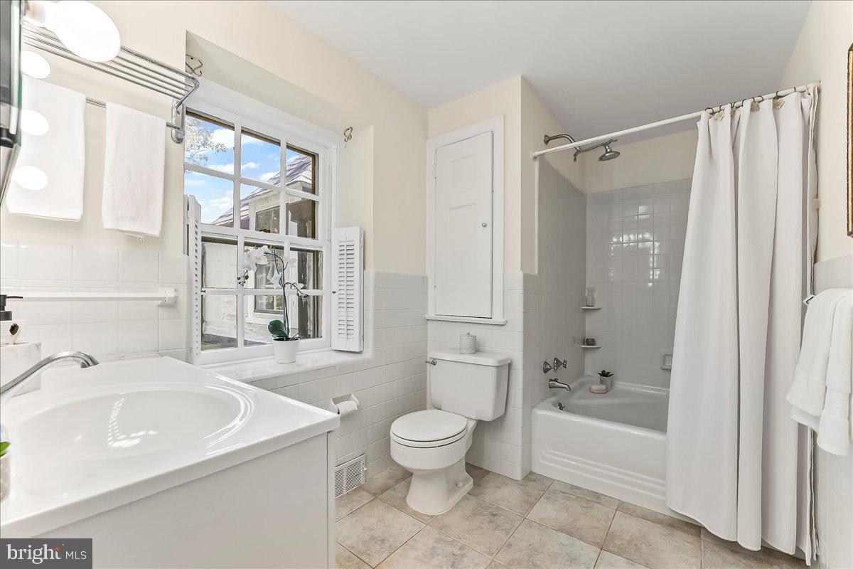 716 Old Gulph Road Bryn Mawr, PA 19010 - Photo 27 of 58 a bathroom with a sink toilet and shower