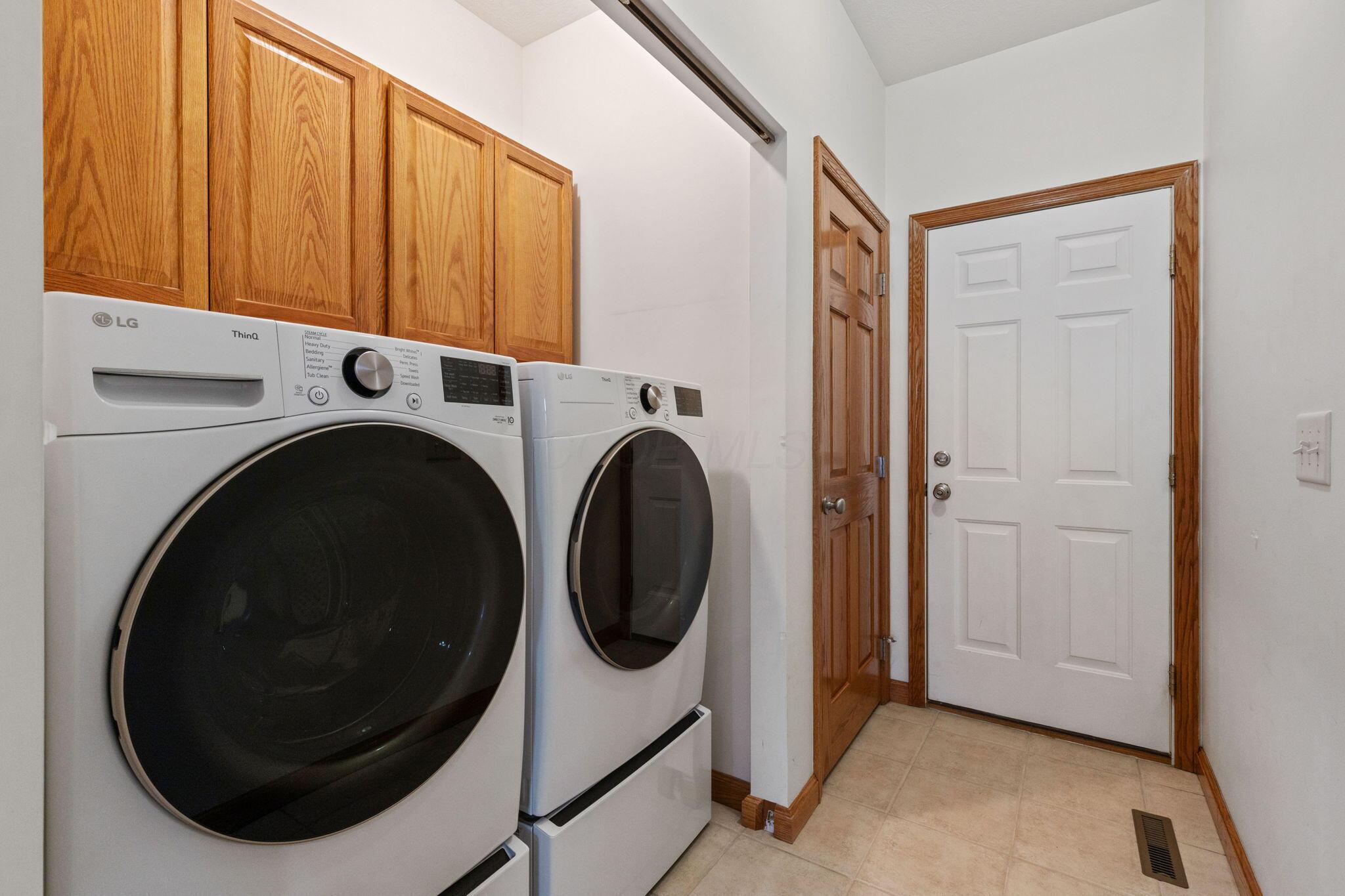 279 Holder Road Baltimore, OH 43105 - Photo 43 of 60 Laundry-Mud Room - 279 Holder Road, Baltimore, OH 43105
