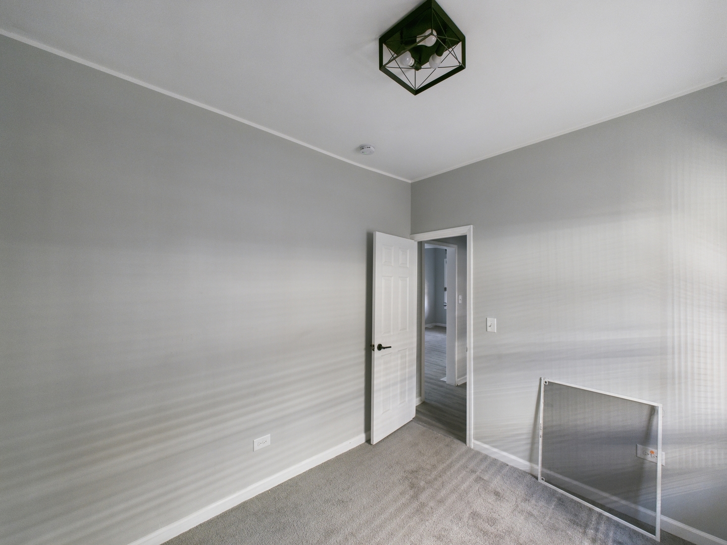 7425 South Perry Avenue Chicago, IL 60621 - Photo 11 of 16 an empty room with a elevator